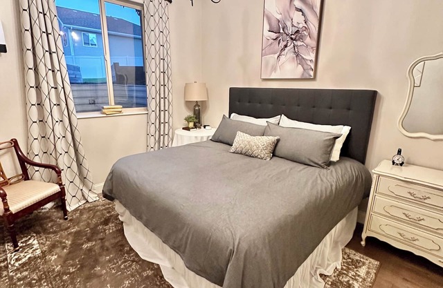 Hilltop Haven 3-bed 2-Bath apartment in Luxury home