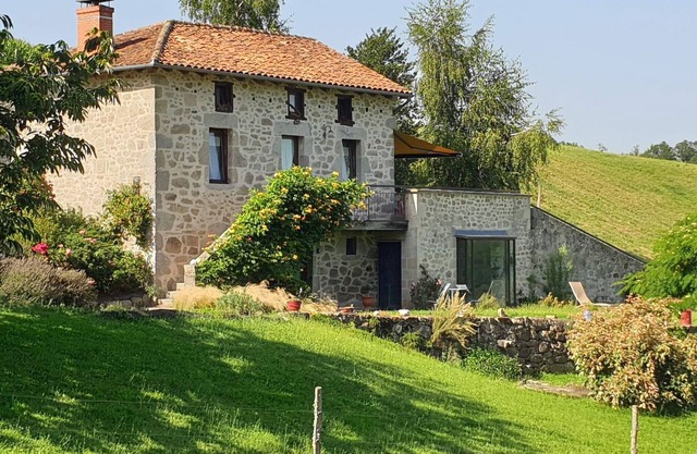 Schönes Steinhaus mit Jacuzzi
