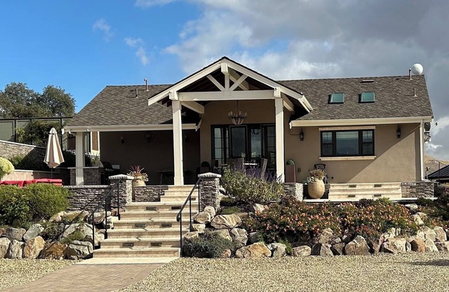 Hilltop Haven in secluded Valley - pet friendly