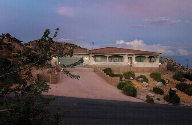 Hilltop Haven|Near Joshua Tree National Park