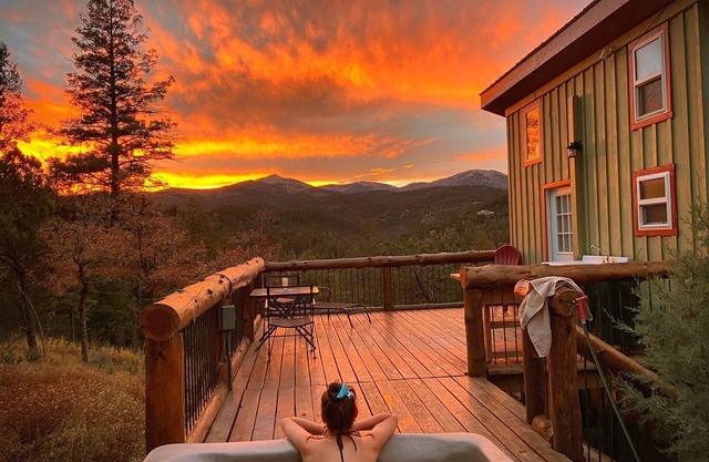 HIlltop Hideaway - Amazing Views!