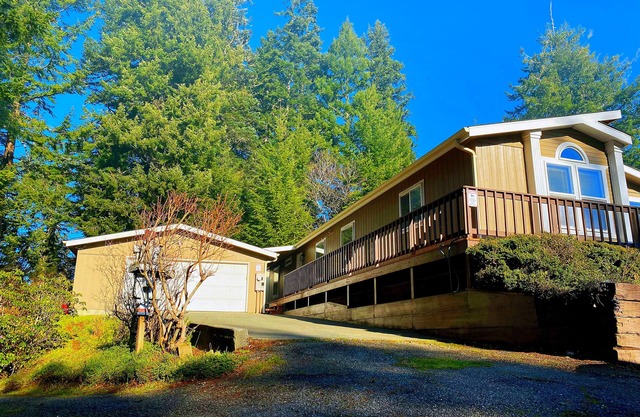 Hilltop House Lakefront With Lakeviews