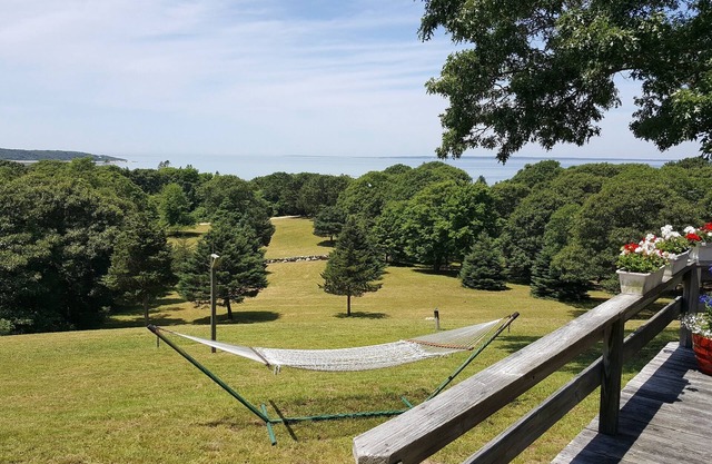 Hilltop House mit herrlichem Blick und atemberaubenden Sonnenuntergängen, Privatstrand
