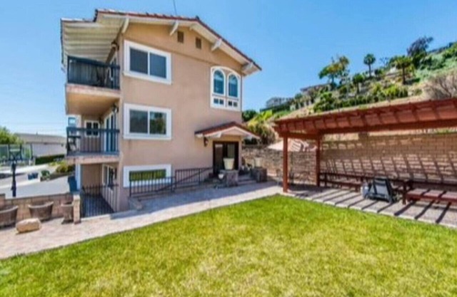 Hilltop Oasis Near Palos Verdes