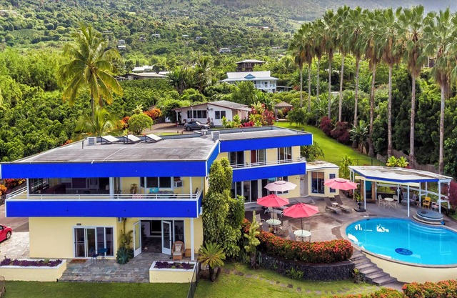 Hilltop Oceanview Accommodations in Kealakekua Bay, Hawaii