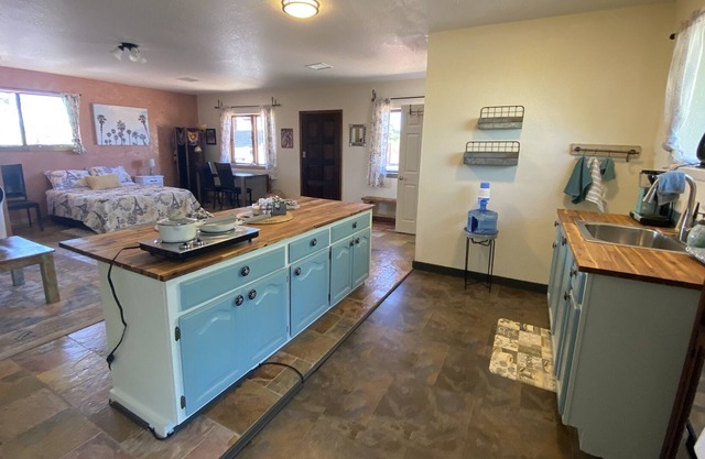 Hilltop private Casita w/views galore - w/hot tub!