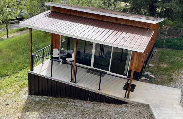 Hilltop riverview bunkhouse