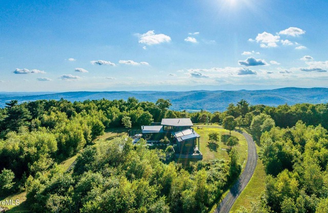 Hilltop: Spectacular vista, true luxury with pool.