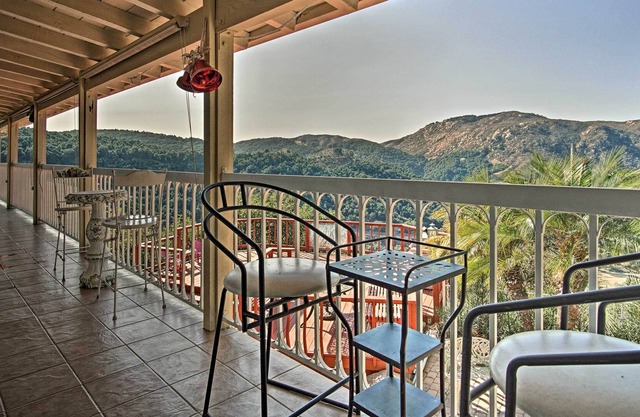Hilltop Valley Center House mit Balkon und Bergblick!