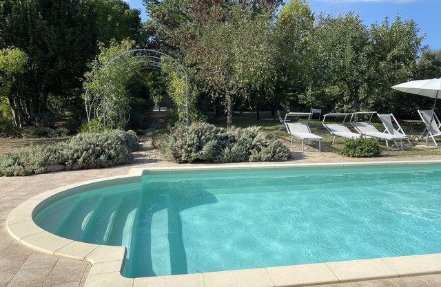 Landhaus im Grünen mit Schwimmbad und Garten zur Alleinnutzung, Klimaanlage