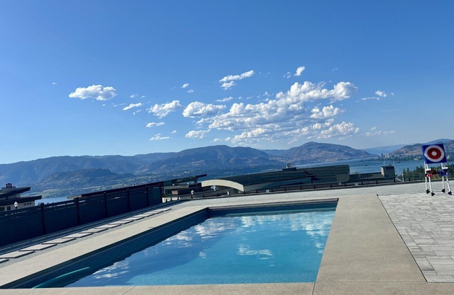 Hilltop Vistas Kelowna - Retreat with Lake & Mountain View Near Wineries, Trails