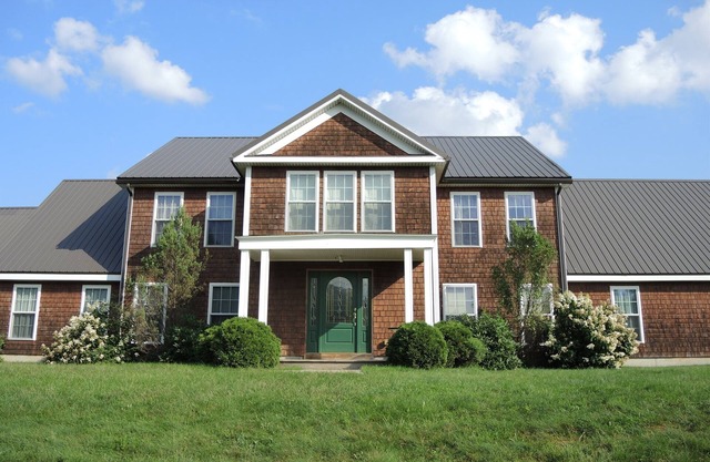 Hillview Manor- close to Dreams Park, game room, fire pit