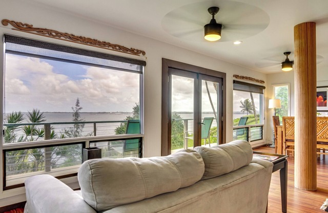 Hilo Home w/ Private Deck + Stunning Ocean Views!