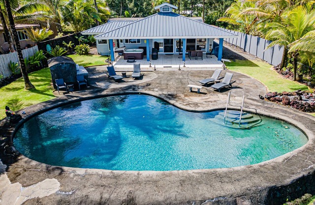Hilo Shangrila - Oceanfront, Pool and Hot Tub Private Vacation Rental