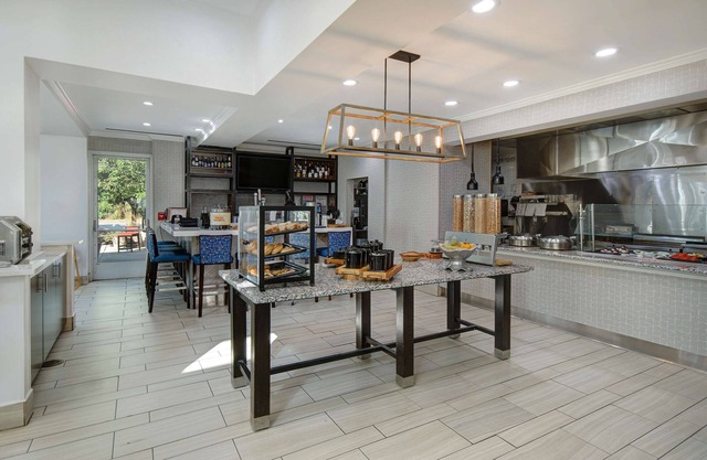 Hilton Garden Inn Detroit Metro Airport