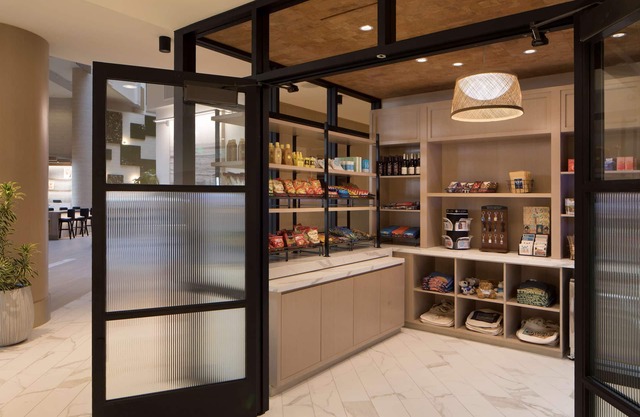 Hilton Santa Monica Hotel & Suites