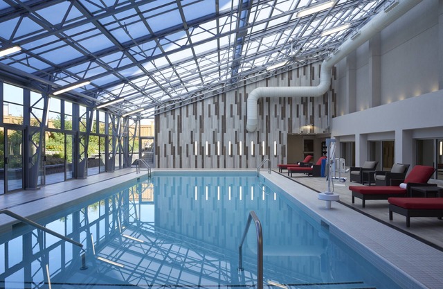 Hilton Toronto Airport Hotel & Suites