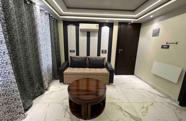 Himalayan Hideaway: 1 BHK Luxury Apartment