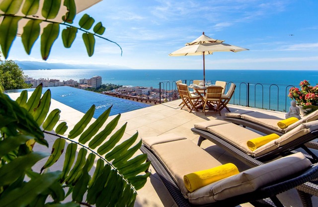 Hip and Stylish Downtown Villa w/ Spectacular Views, Pool and Incredible Staff