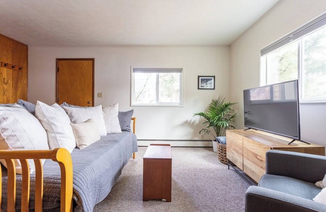 Hip Strip Haven | 4 Blocks to DT, River & Trails