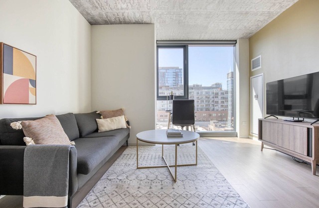 Hip West Loop 1BR w/ Gym, near Fulton Market & I-90, by Blueground