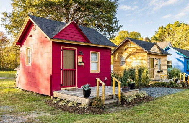 Hippie Hideaway - Tiny House w/ Fire Pit & BBQ