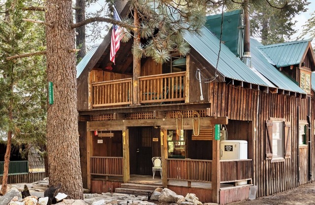 Historic Cabin inside Kings Canyon National Park