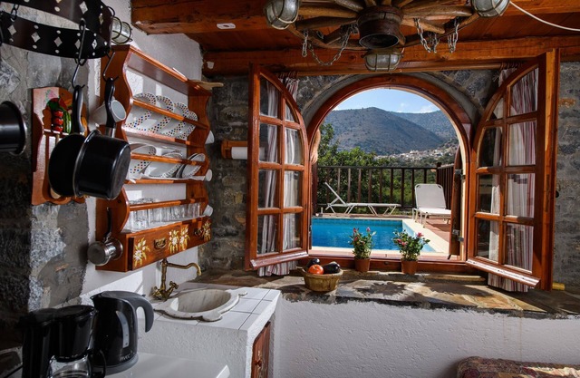 Historisches traditionelles Haus mit privatem Pool (Erato & Clio)