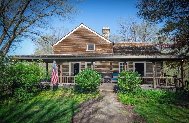 Historic 1830s Lodge/Cabin Overlooking Missouri River
