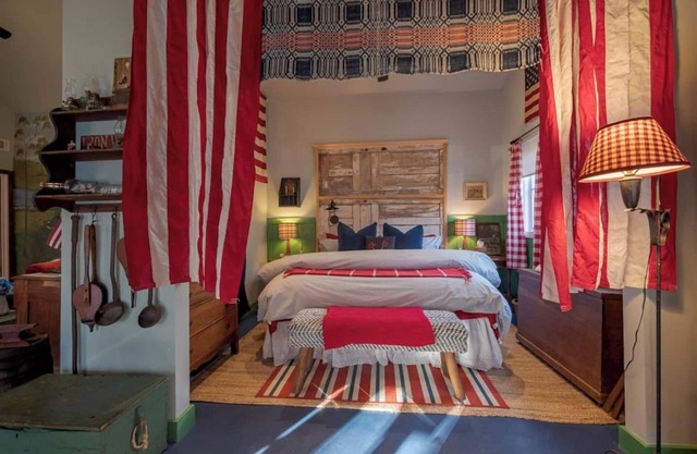 Historic 1900s Ship Smith Cottage... A Patriotic New England Inspiration!