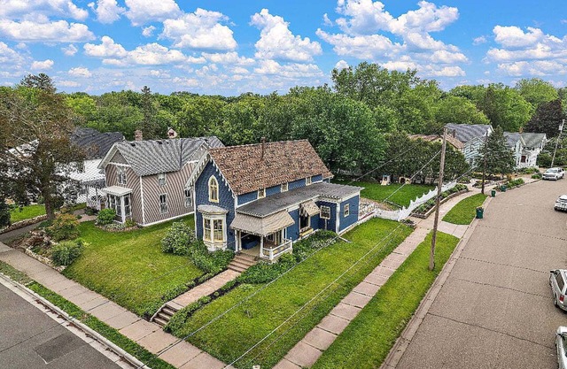Historic 2 Bed House with Fenced Yard on Quiet Street