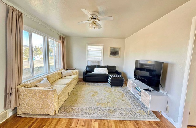 Historic 2 bedroom home in Old Town-main floor
