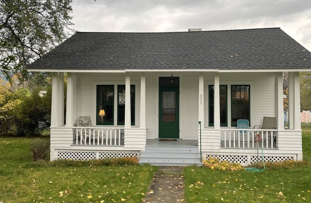 Historic 2 bedroom home in downtown Stevensville. Pet friendly! RV parking