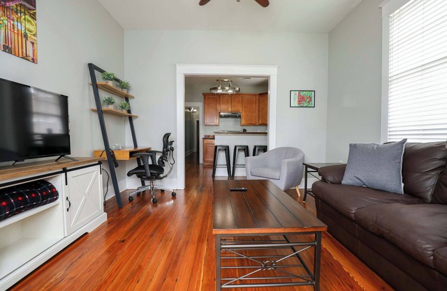Historic 2BR Home, Perfect Getaway or Fest HQ