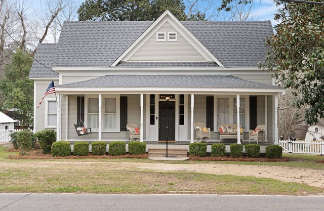 Historic 3-bedroom Farmhouse in Sumrall