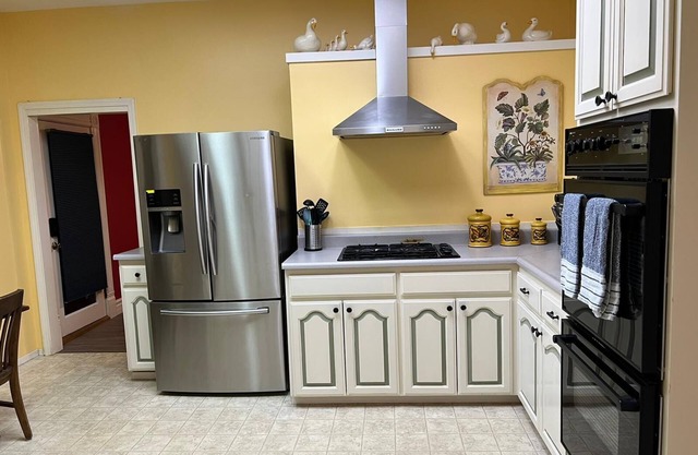 Historic 4 Bed 3 Bath Victorian home in the heart of Colfax!