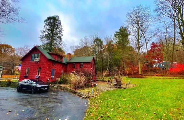 Historic 4 Bedroom Luxury Cabin with Private Waterfall & Lake Access