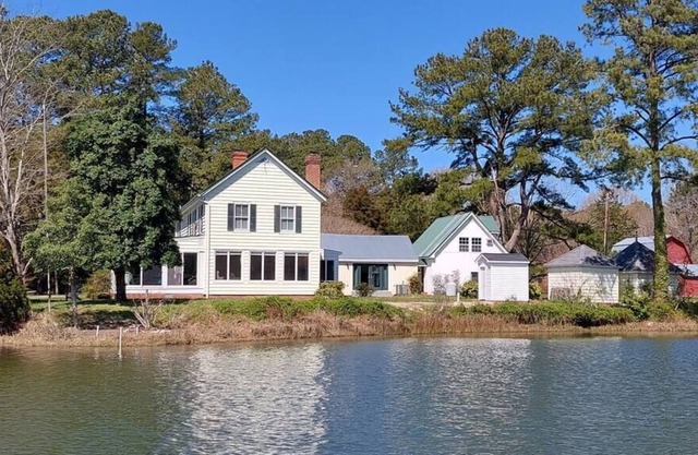 Morris Creek Point. Updated waterfront farmhouse, 180° water views