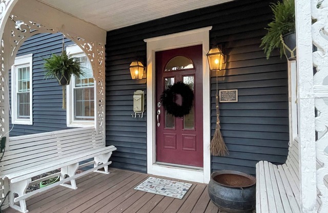 Historic 4 BR & Walk to Dogfish Head Brewery!