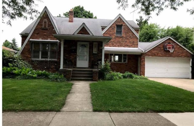 Historic 5-bedroom home, near Greenfield Village