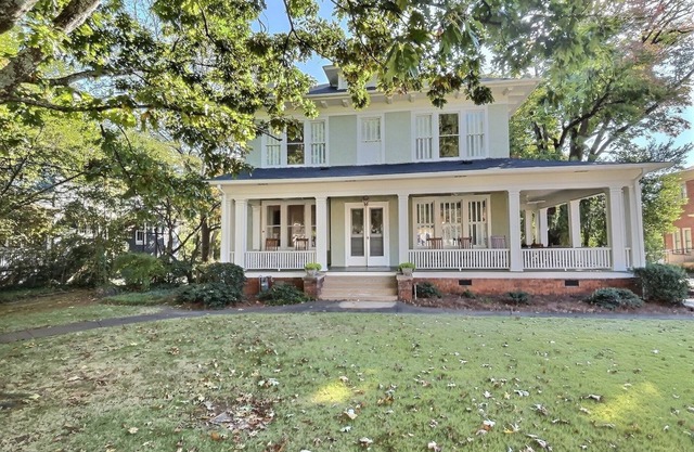 Historic 5 bedroom home on Milledge Avenue, Heart of Athens!