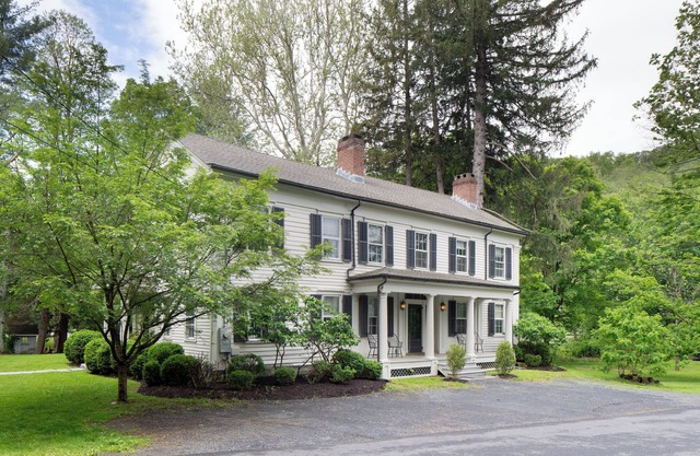 Historic 5BR Colonial Retreat in the Heart of the Hudson Valley