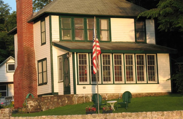 Historisches Adirondack-Ufergegend-Haus