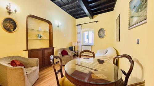 Historic apartment by the Pantheon