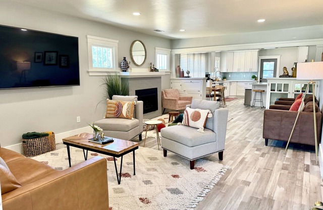 Historic Atascadero Colony Charmer!