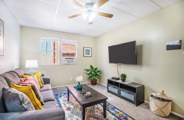 Historic Avenues Apt Downtown-25% Off Ski Rentals