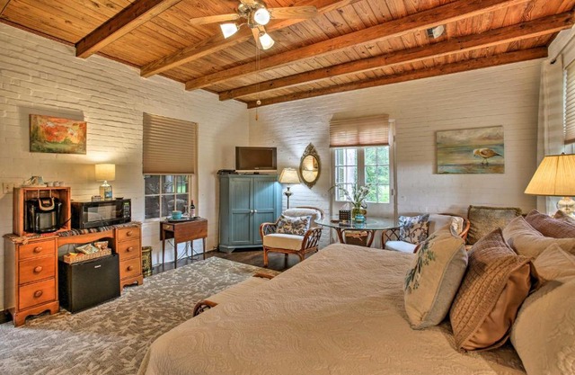 Historic Baton Rouge Vacation Rental 6 Mi to LSU!