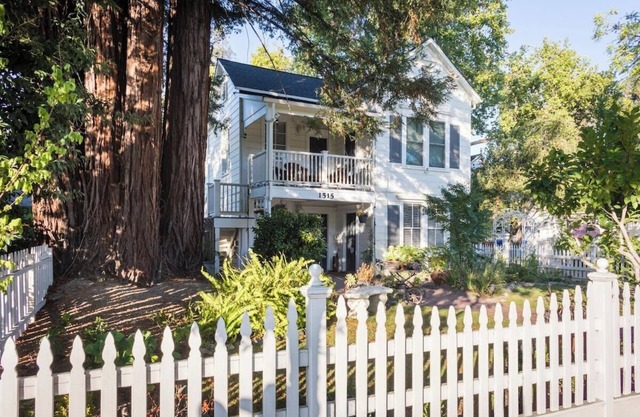 Historic Bed & Breakfast Whole House Rental w Breakfast Included