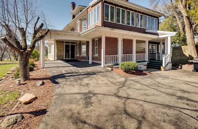 Historic Blanchardville Retreat - 'Eliza House'