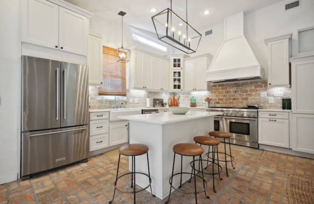 2-bedroom cottage, just a short walk to Lake Pontchartrain